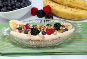 Banaan met bosvruchten